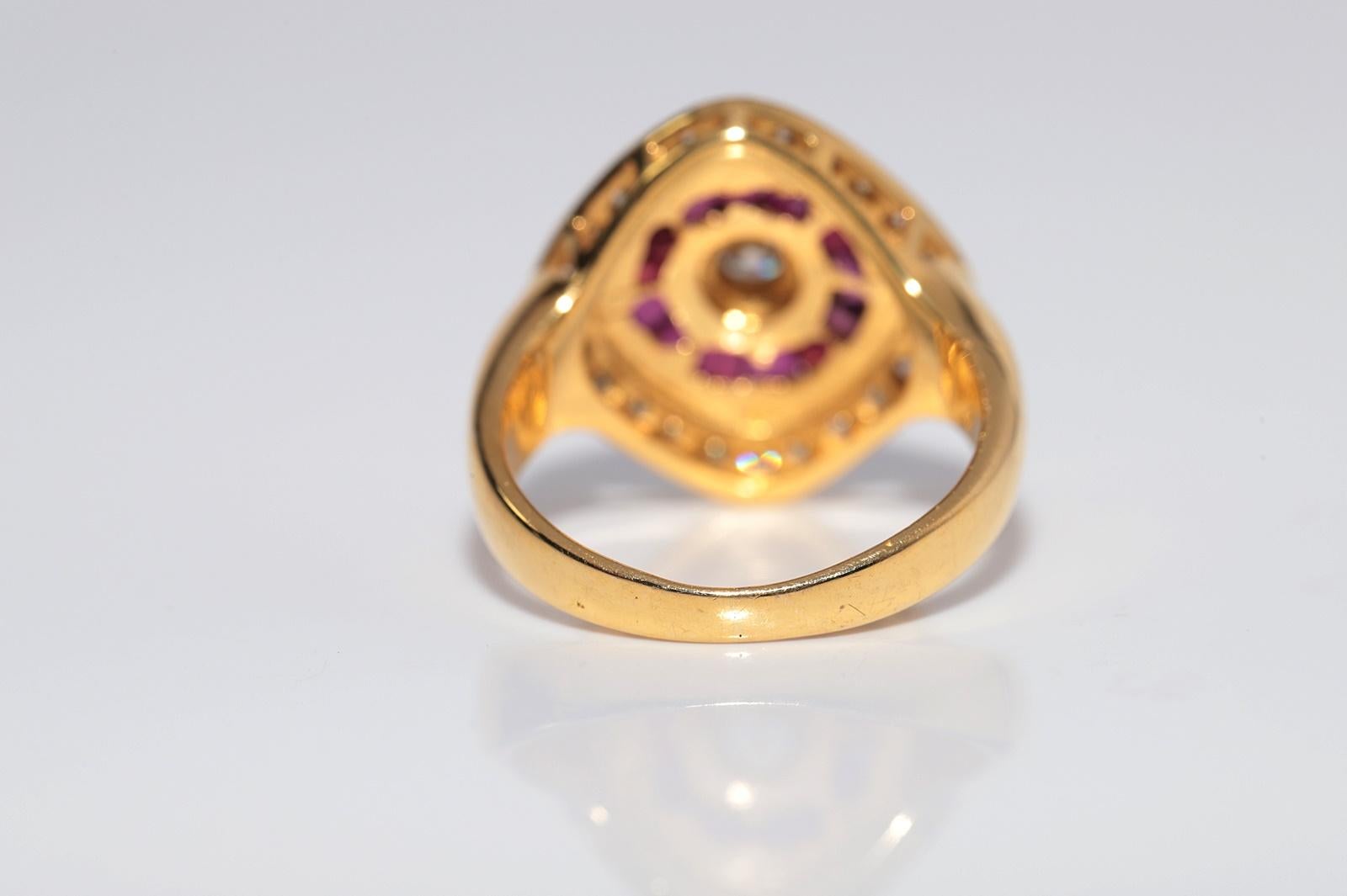 Vintage Circa 1980s 18k Gold Natural Diamond And Baguette Cut Ruby Navette Ring in vendita 2
