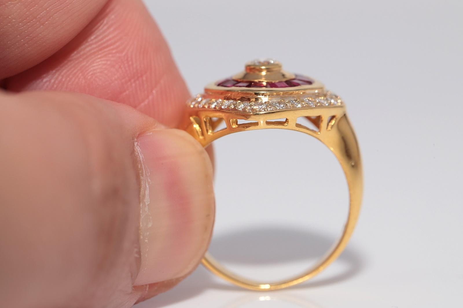 Vintage Circa 1980s 18k Gold Natural Diamond And Baguette Cut Ruby Navette Ring in vendita 3