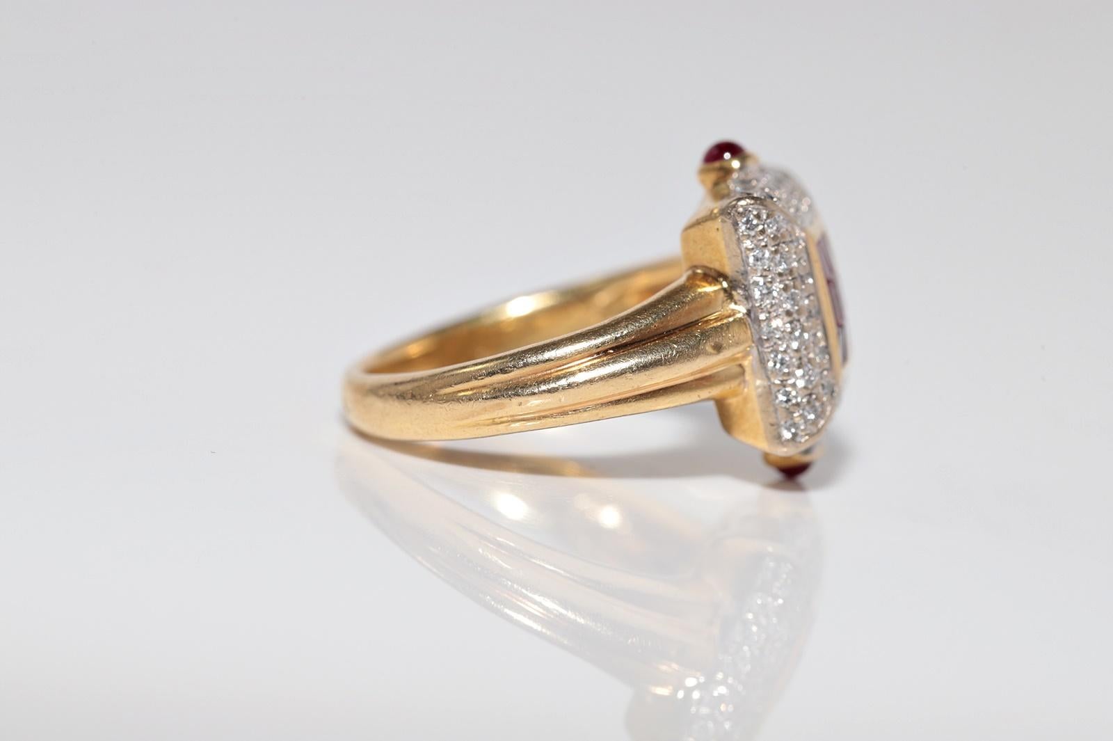 Vintage Circa 1980s 18k Gold Natural Diamond And Baguette Cut Ruby Ring For Sale 4