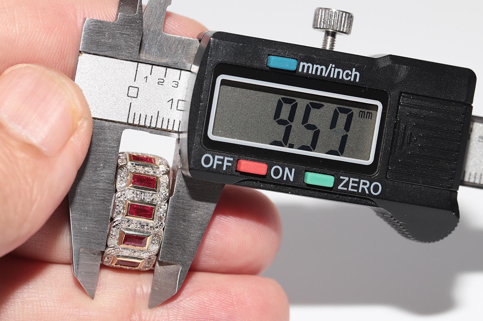 Vintage CIRCA 1980er Jahre 18k Gold Naturdiamant und Baguetteschliff Rubin Ring im Angebot 6