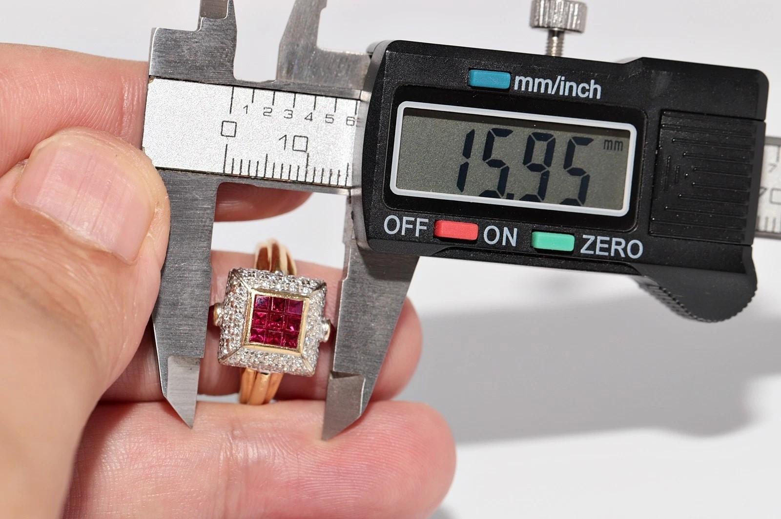 Anello in oro 18k con diamante naturale e rubino taglio baguette, vintage, degli anni '80 circa in vendita 8