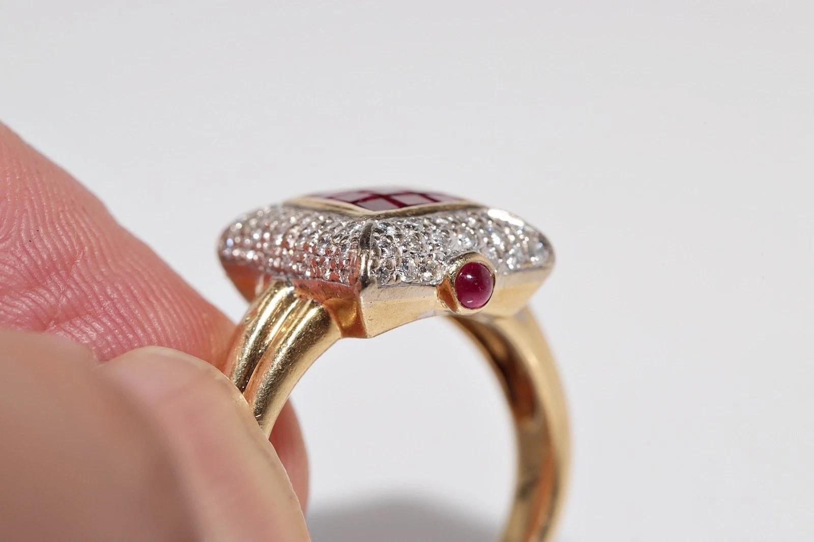 Anello in oro 18k con diamante naturale e rubino taglio baguette, vintage, degli anni '80 circa in vendita 10