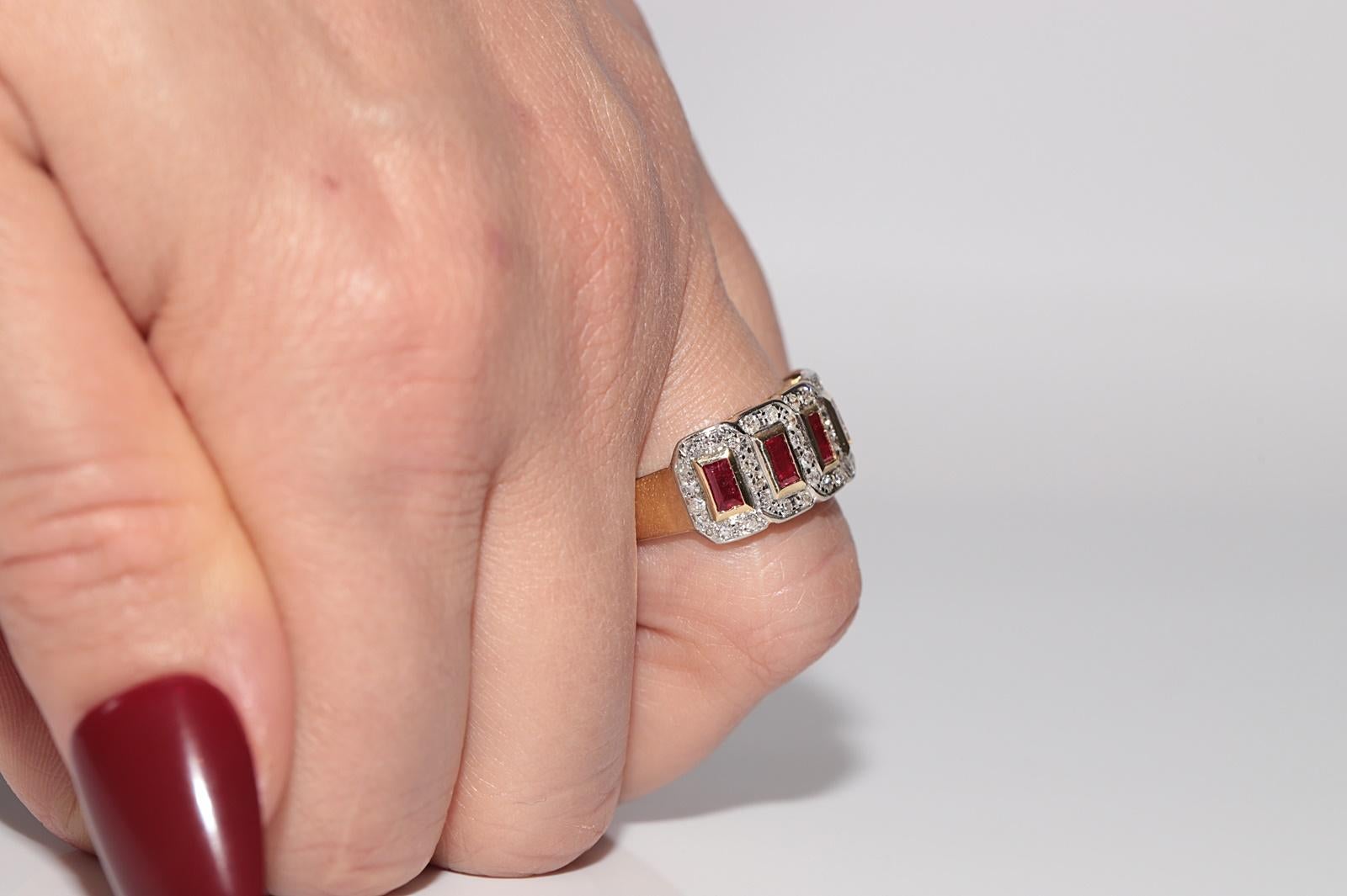 Vintage CIRCA 1980er Jahre 18k Gold Naturdiamant und Baguetteschliff Rubin Ring im Angebot 10