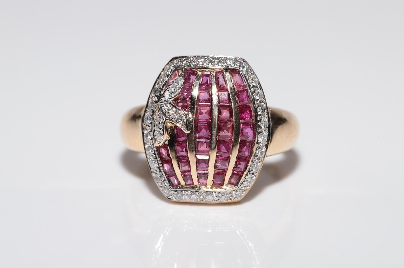 Vintage CIRCA 1980er Jahre 18k Gold Naturdiamant und Baguetteschliff Rubin Ring im Angebot 11