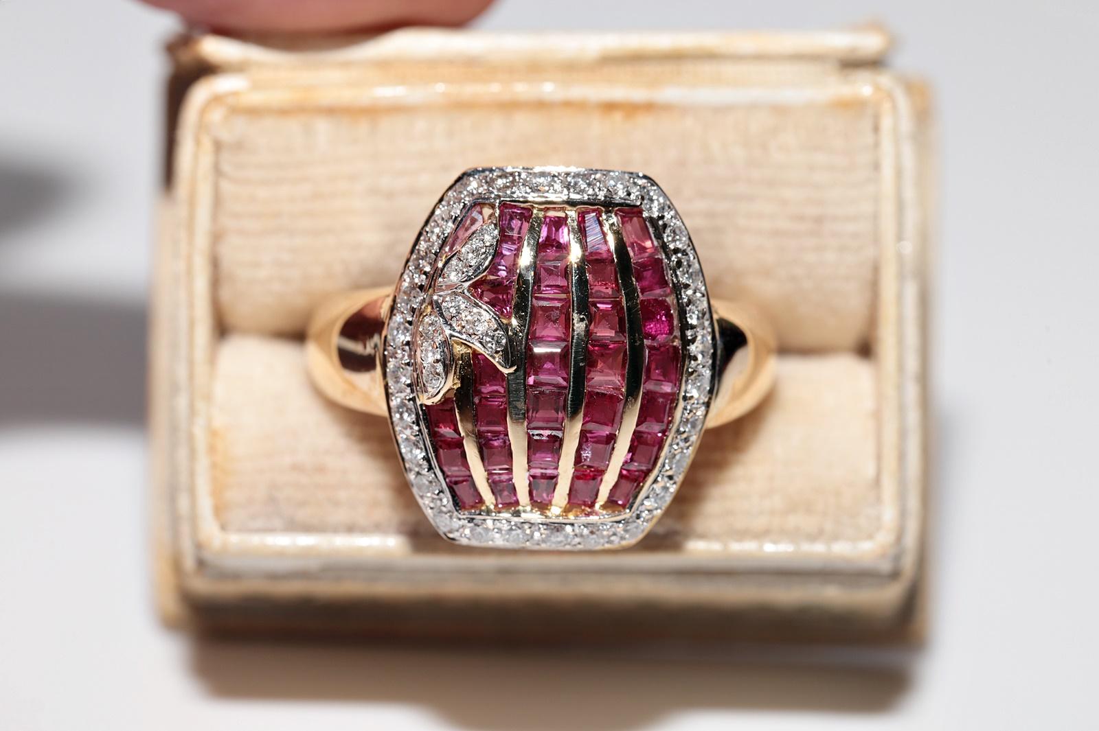 In sehr gutem Zustand.
Das Gesamtgewicht beträgt 7.8 Gramm.
Insgesamt ist Diamant 0,28 ct.
Der Diamant hat die Farbe H und die Reinheit vvs-vs.
Insgesamt ist Rubin etwa 1,50 ct.
Ringgröße ist US 7.5
Wir können jede Größe herstellen.
Die Box ist