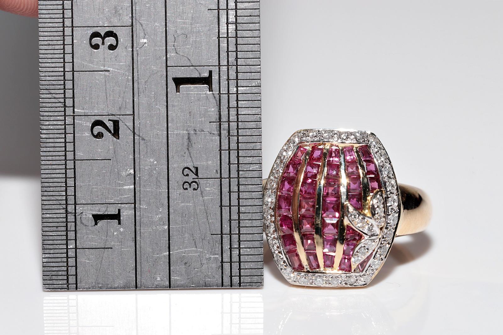 Vintage CIRCA 1980er Jahre 18k Gold Naturdiamant und Baguetteschliff Rubin Ring im Zustand �„Gut“ im Angebot in Fatih/İstanbul, 34