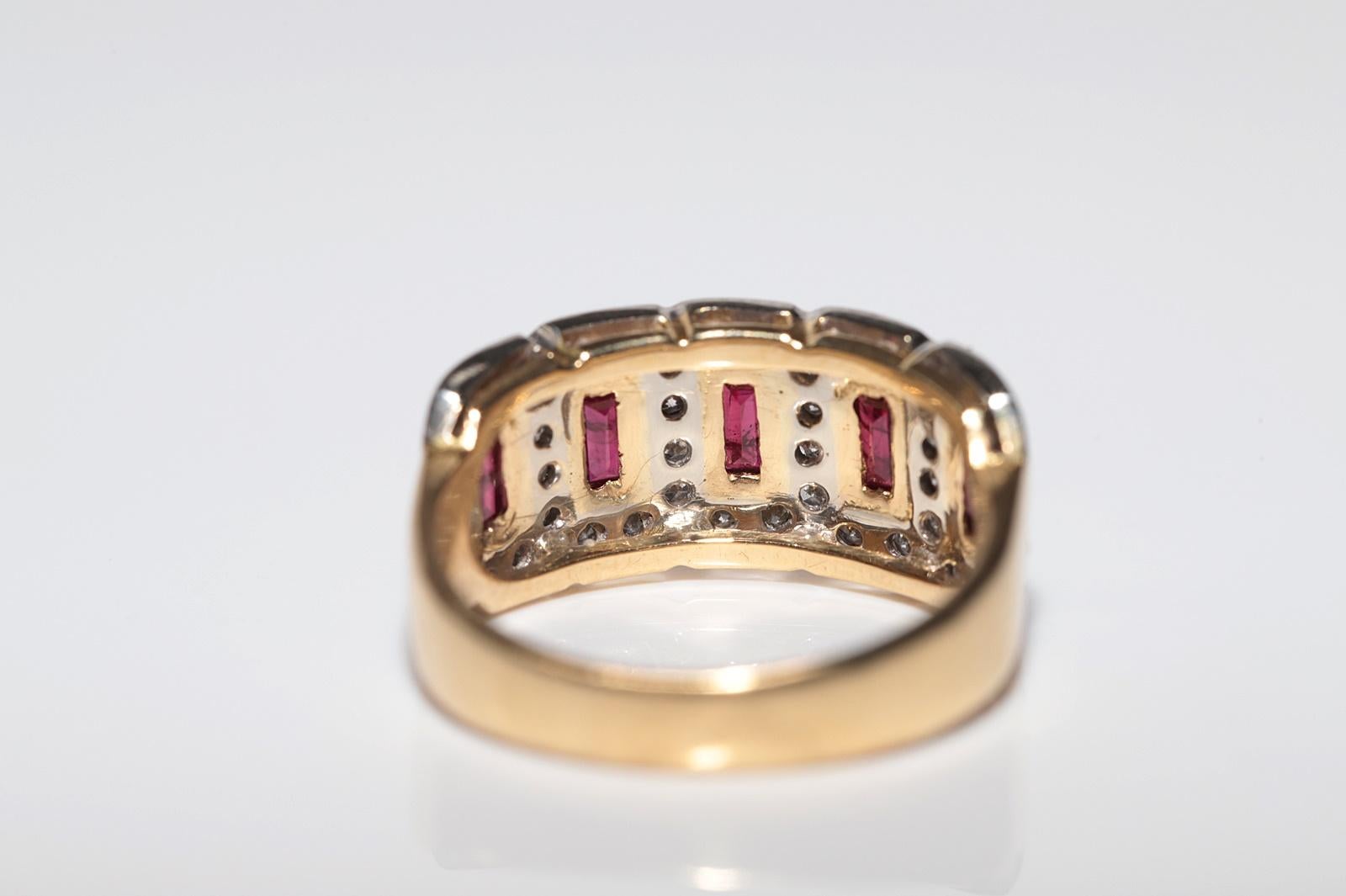 Vintage Circa 1980s 18k Gold Natural Diamond And Baguette Cut Ruby Ring For Sale 2
