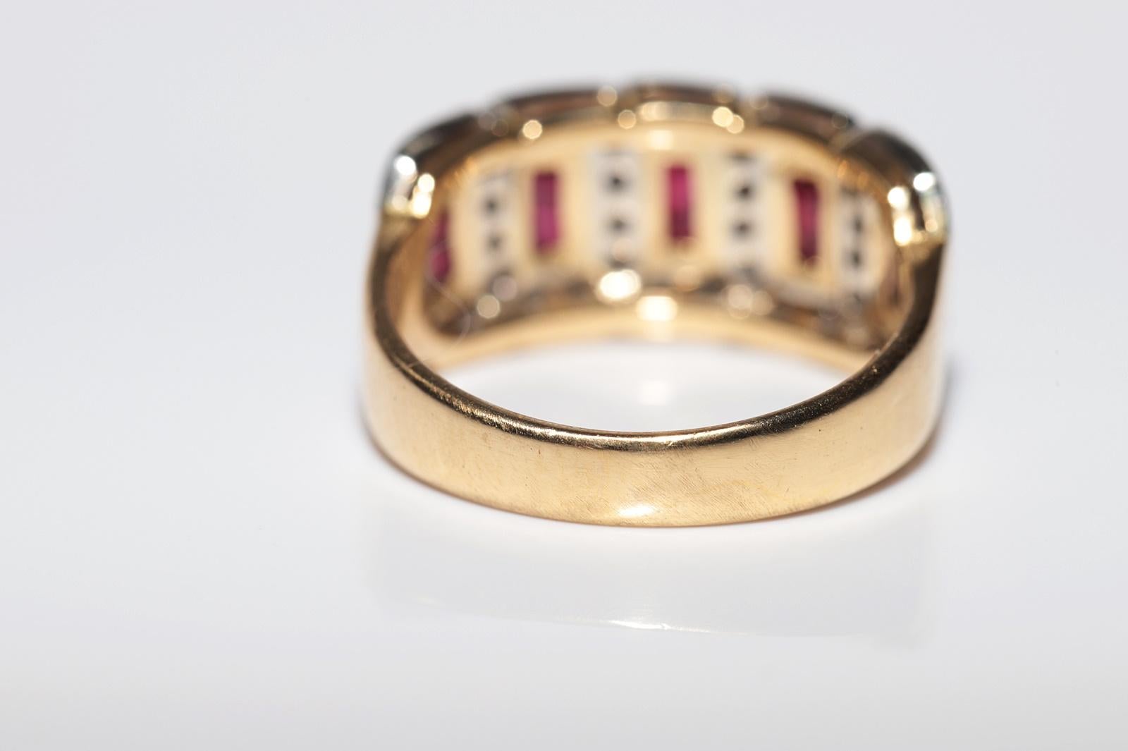 Vintage Circa 1980s 18k Gold Natural Diamond And Baguette Cut Ruby Ring For Sale 3