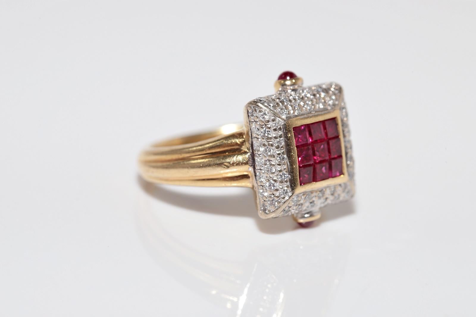 Vintage Circa 1980s 18k Gold Natural Diamond And Baguette Cut Ruby Ring For Sale 3