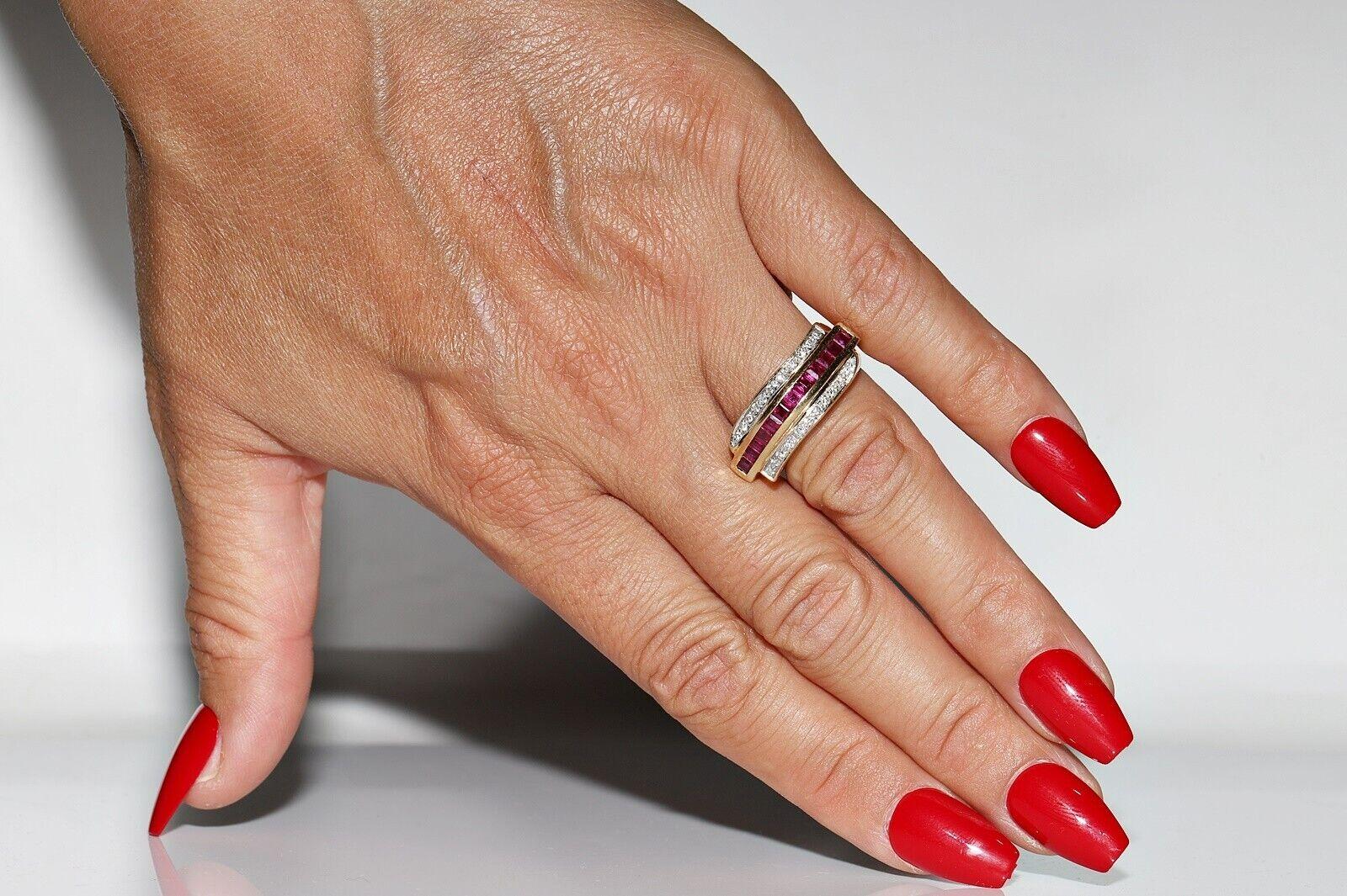 Vintage Circa 1980s 18k Gold Natural Diamond And Baguette Cut Ruby Tank Ring In Good Condition For Sale In Fatih/İstanbul, 34