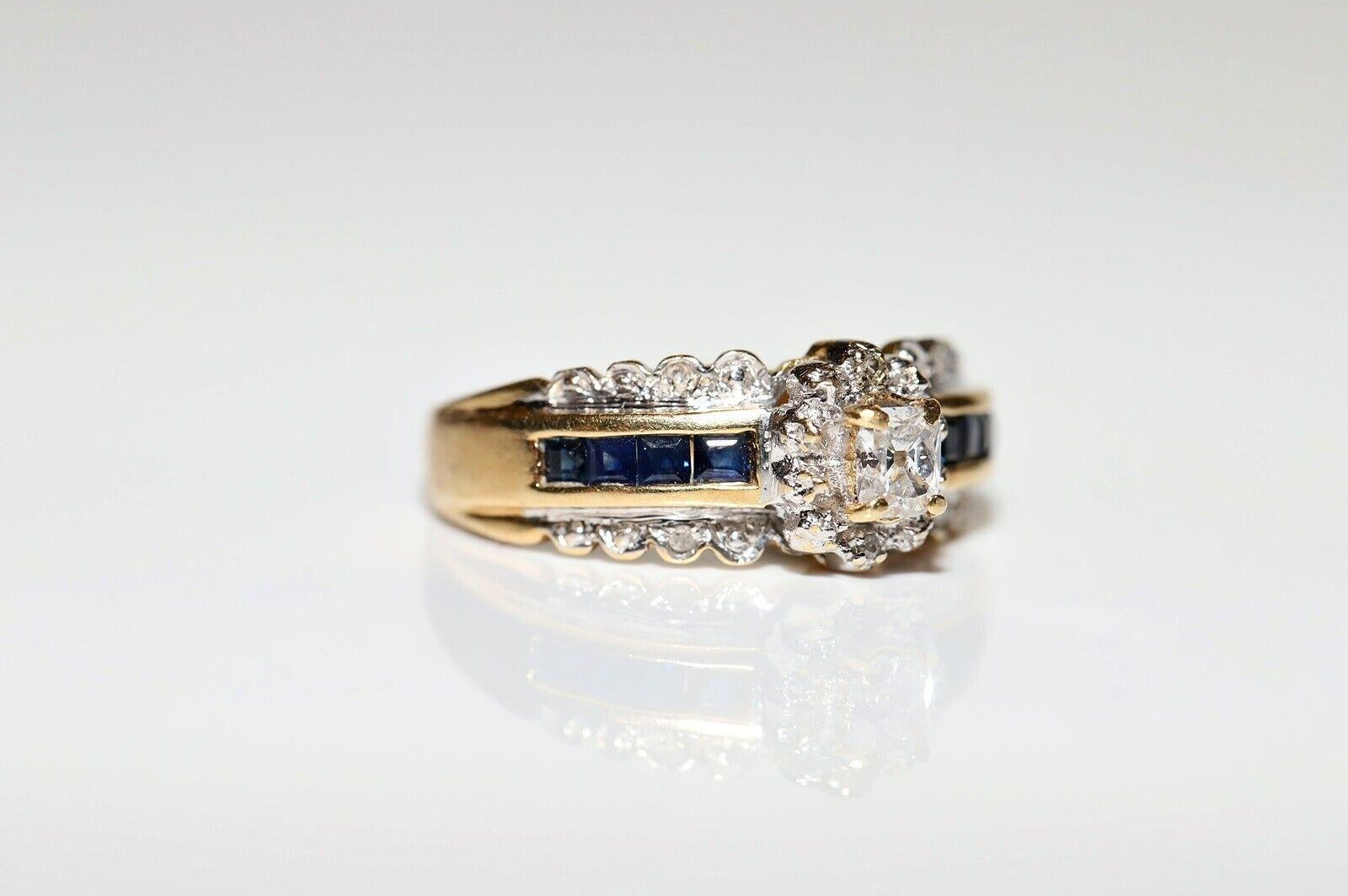 Vintage Circa 1980s 18k Gold Natural Diamond And Baguette Cut Sapphire Ring For Sale 4