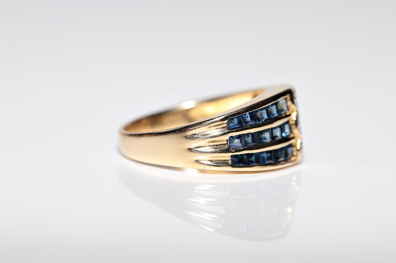 Vintage Circa 1980s 18k Gold Natural Diamond And Baguette Cut Sapphire Ring For Sale 4