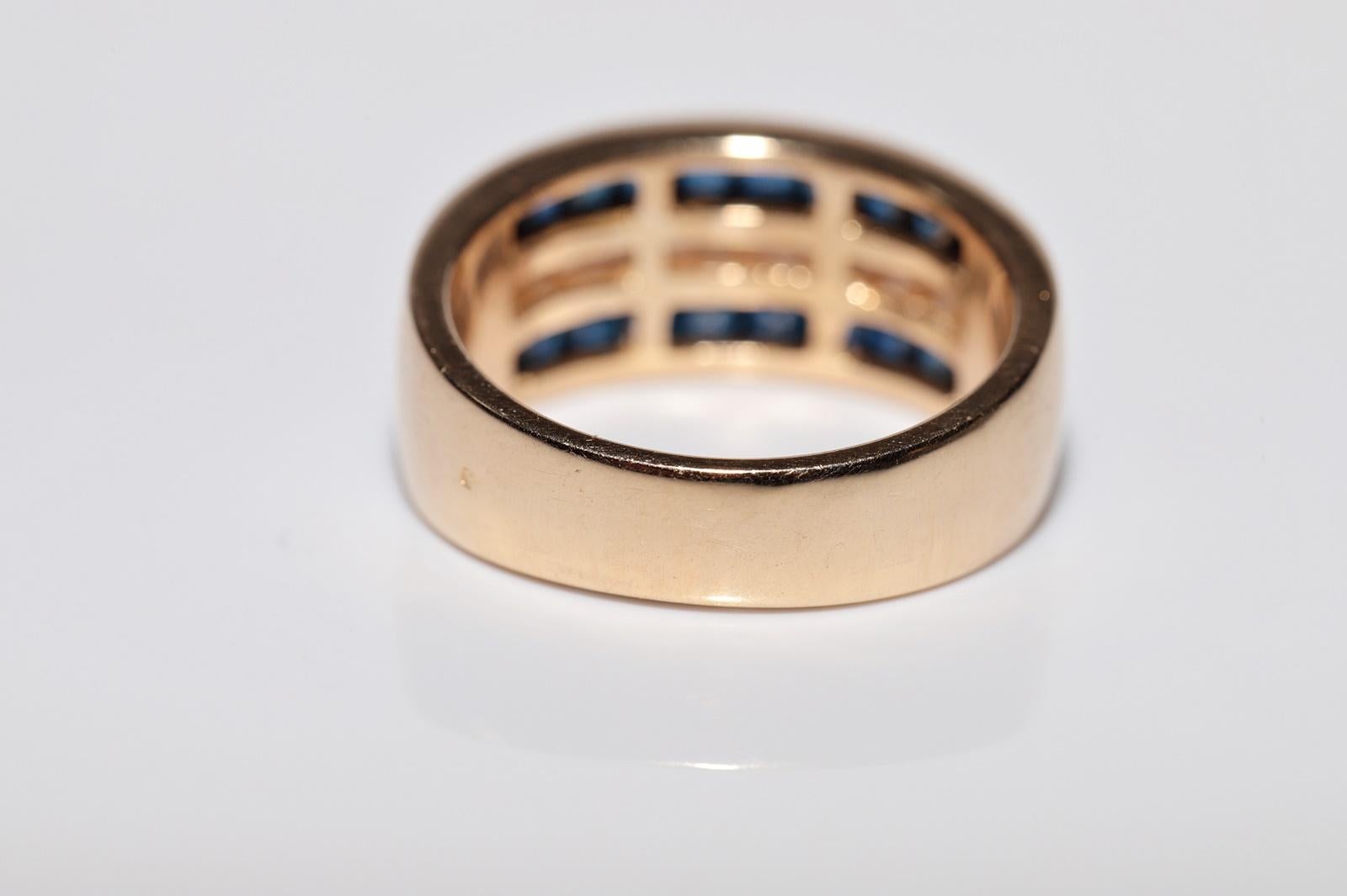 Vintage Circa 1980s 18k Gold Natural Diamond And Baguette Cut Sapphire Ring For Sale 6