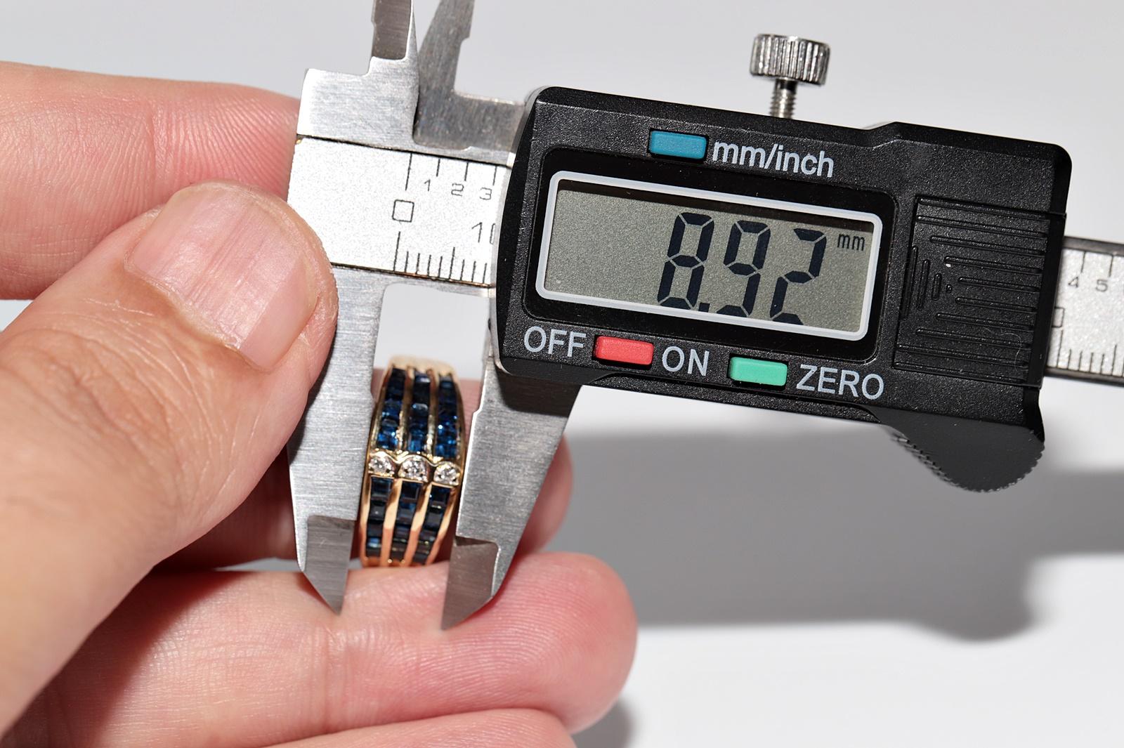 Vintage Circa 1980s 18k Gold Natural Diamond And Baguette Cut Sapphire Ring For Sale 10