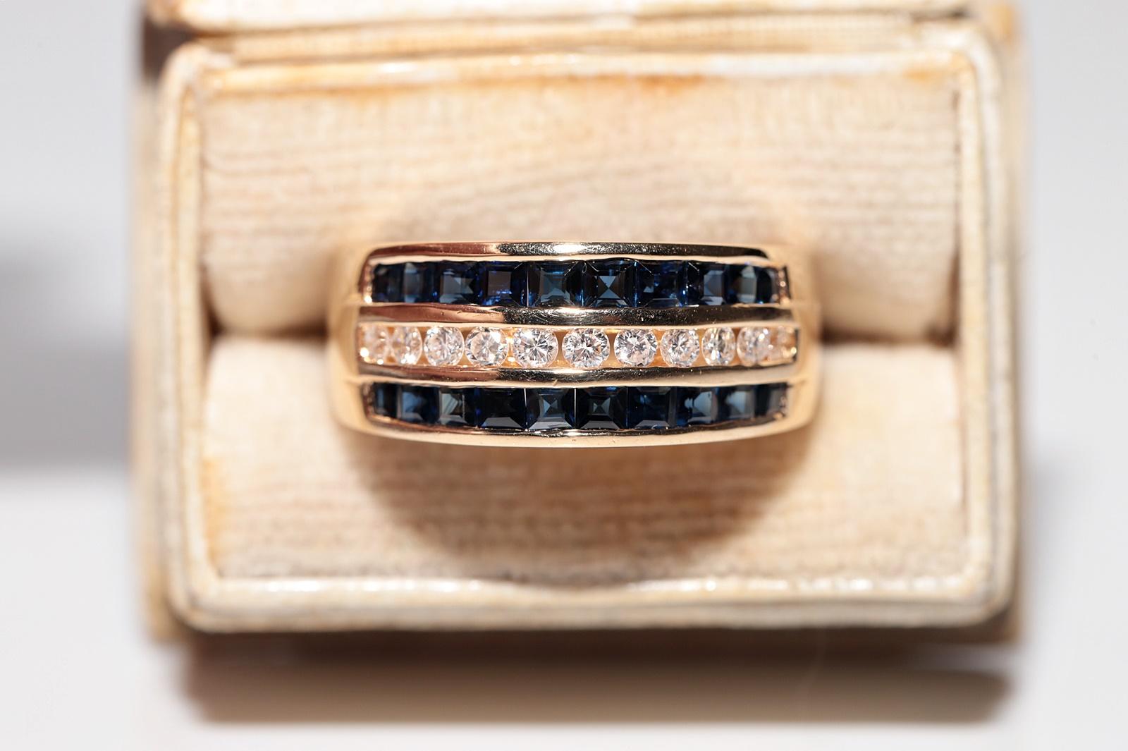 Retro Vintage Circa 1980s 18k Gold Natural Diamond And Baguette Cut Sapphire Ring For Sale