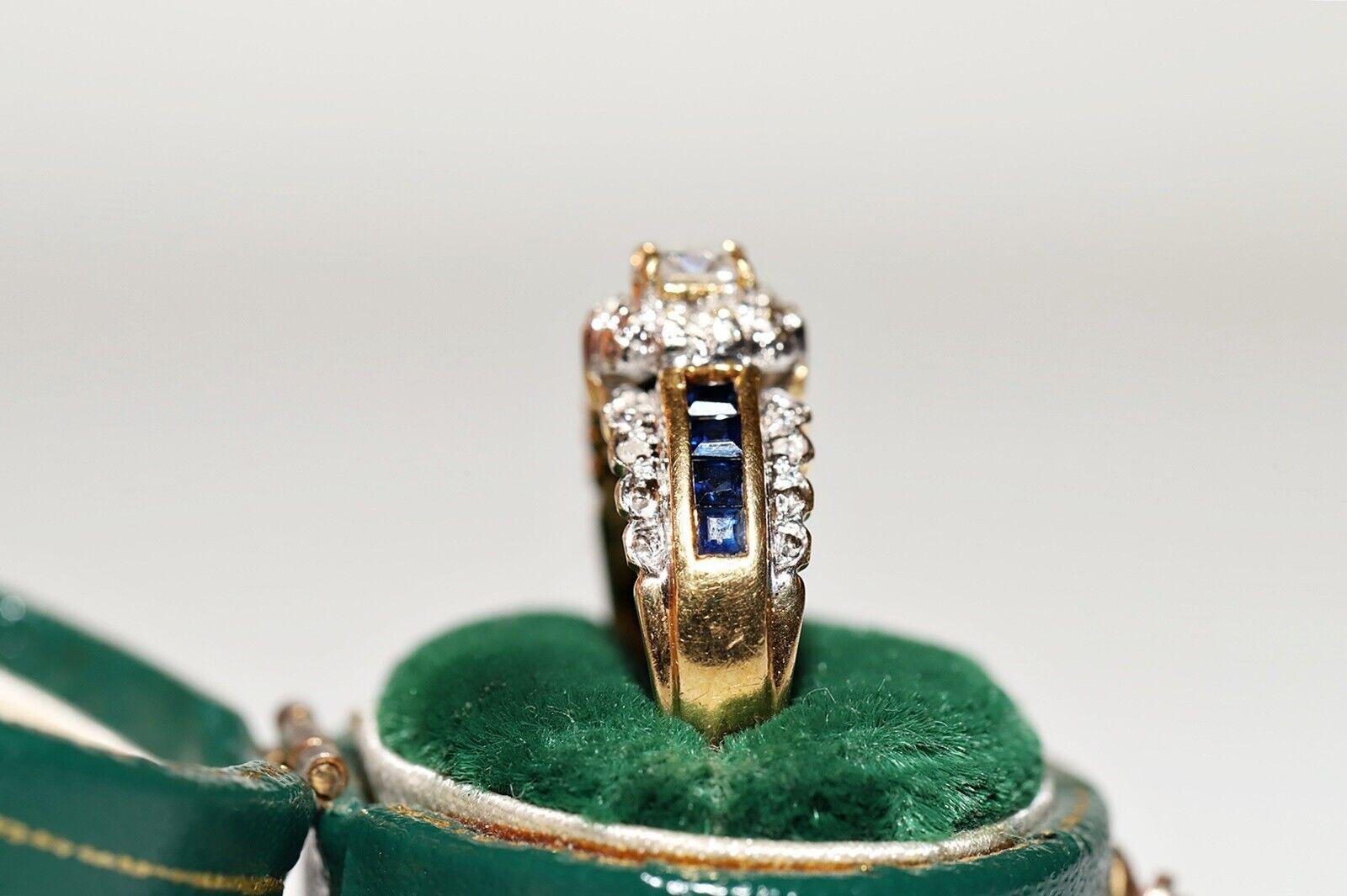 Retro Vintage Circa 1980s 18k Gold Natural Diamond And Baguette Cut Sapphire Ring For Sale