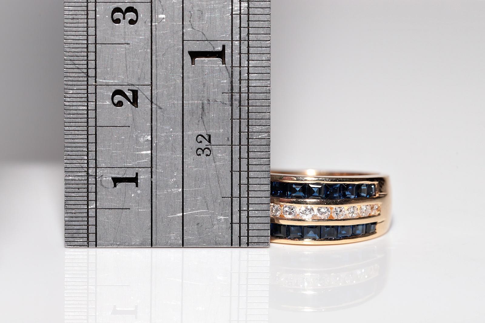 Vintage Circa 1980s 18k Gold Natural Diamond And Baguette Cut Sapphire Ring For Sale 2