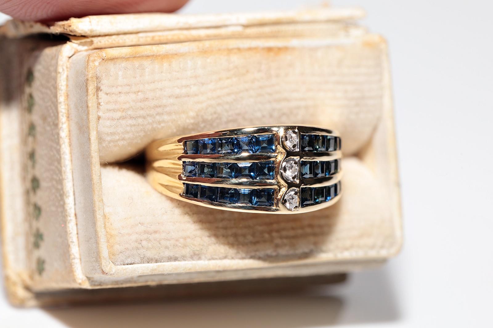 Vintage Circa 1980s 18k Gold Natural Diamond And Baguette Cut Sapphire Ring For Sale 1