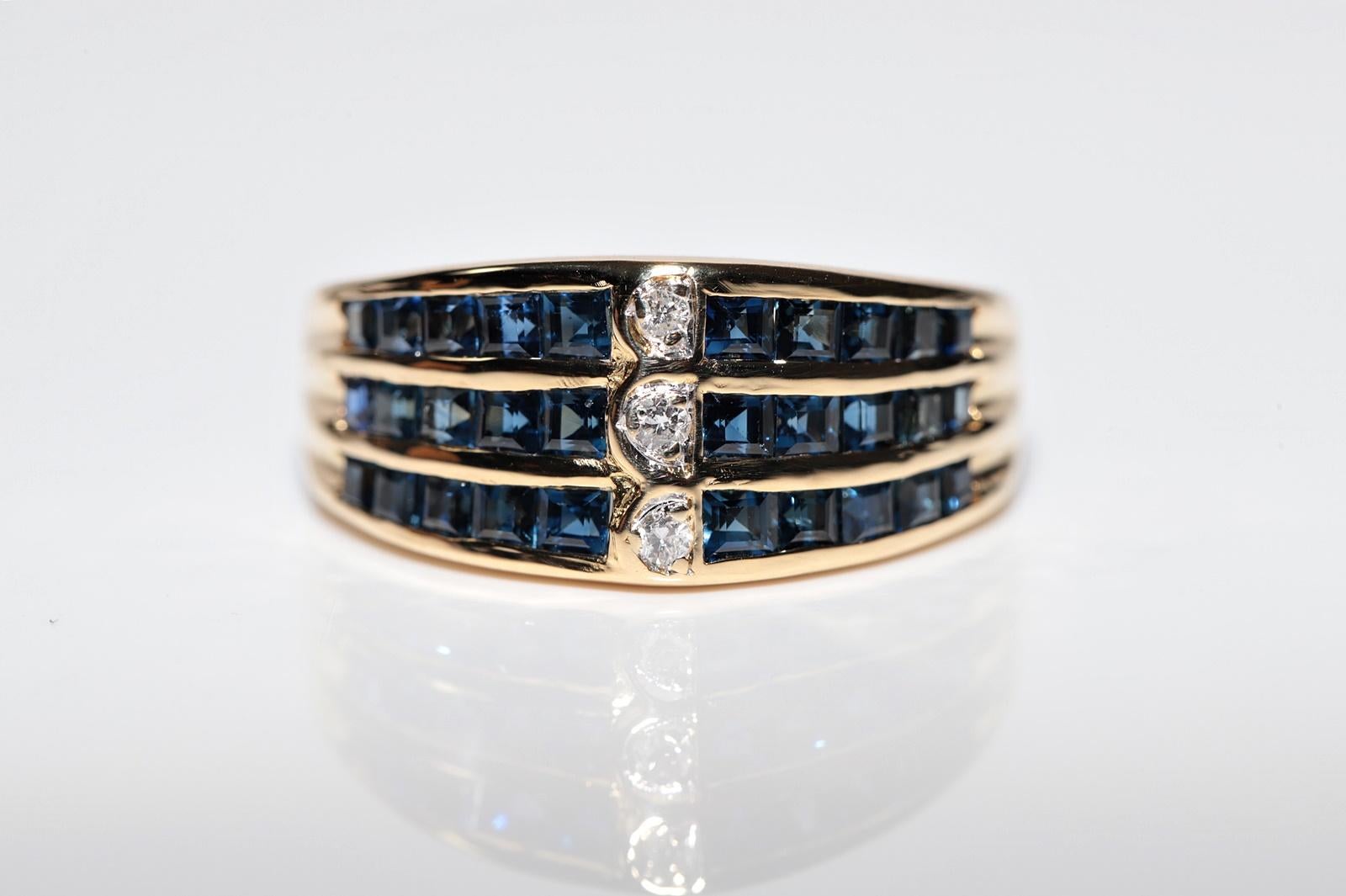 Vintage Circa 1980s 18k Gold Natural Diamond And Baguette Cut Sapphire Ring For Sale 2
