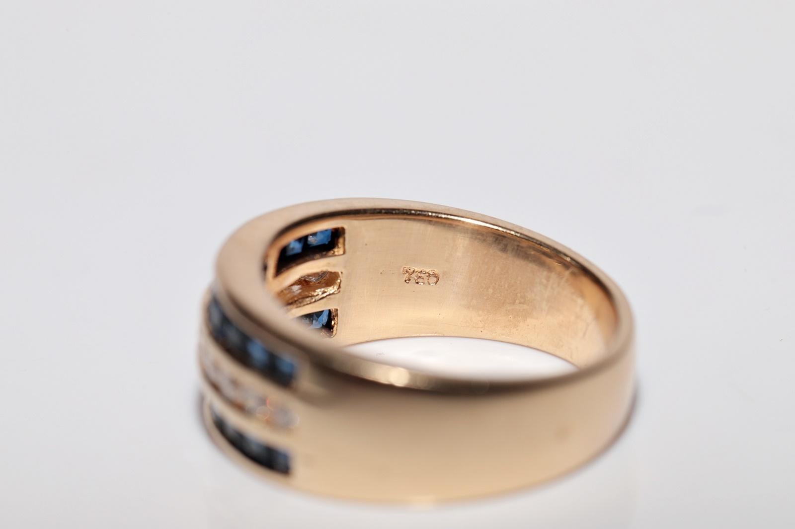 Vintage Circa 1980s 18k Gold Natural Diamond And Baguette Cut Sapphire Ring For Sale 4