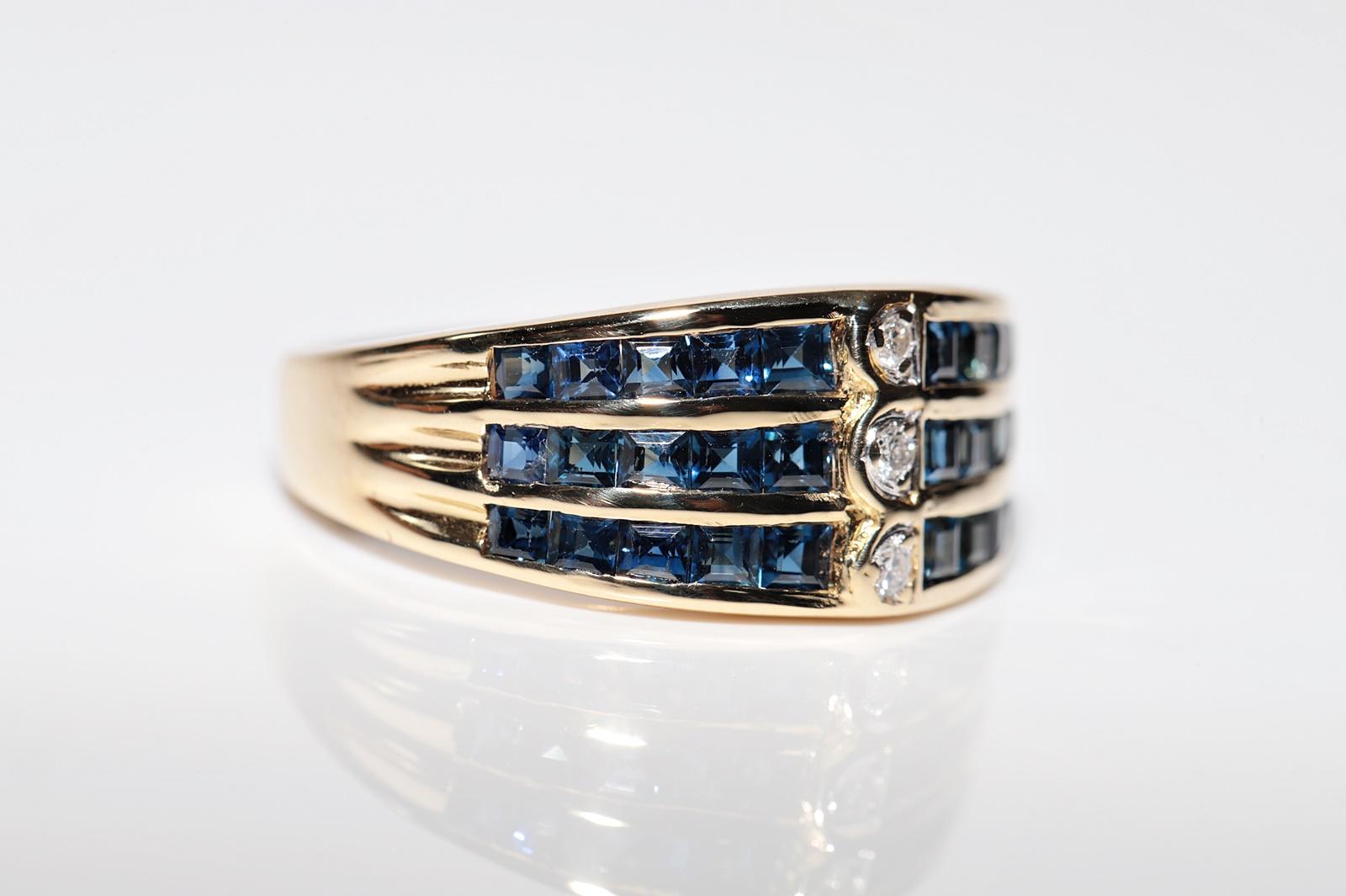 Vintage Circa 1980s 18k Gold Natural Diamond And Baguette Cut Sapphire Ring For Sale 3