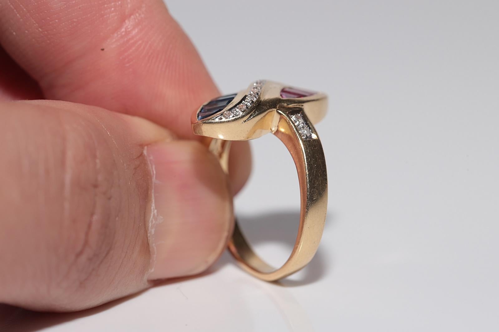 Vintage Circa 1980s 18k Gold Natural Diamond And Baguette Sapphire And Ruby Ring in vendita 7