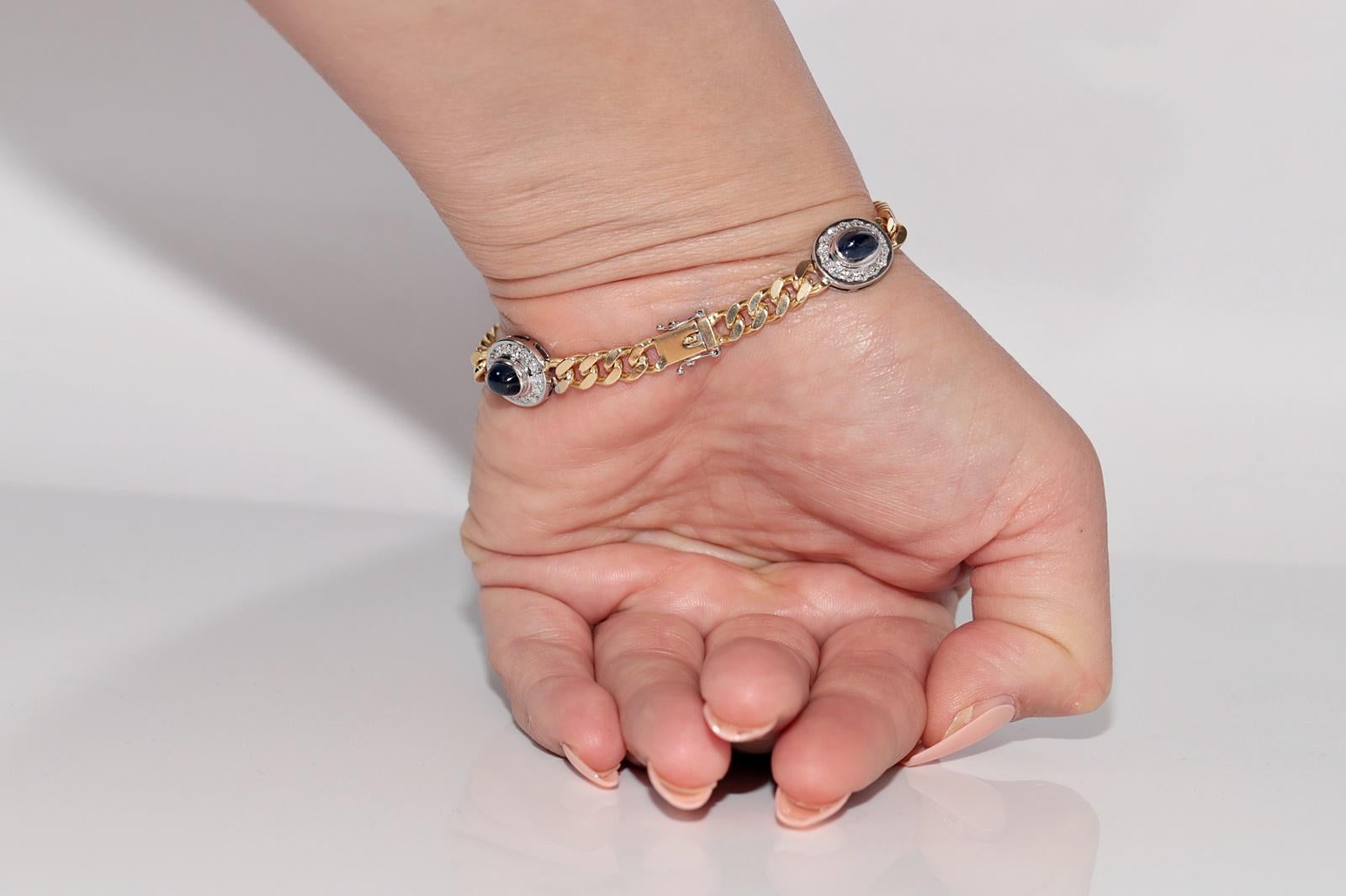 Women's Vintage Circa 1980s 18k Gold Natural Diamond And Cabochon Cut Sapphire Bracelet For Sale