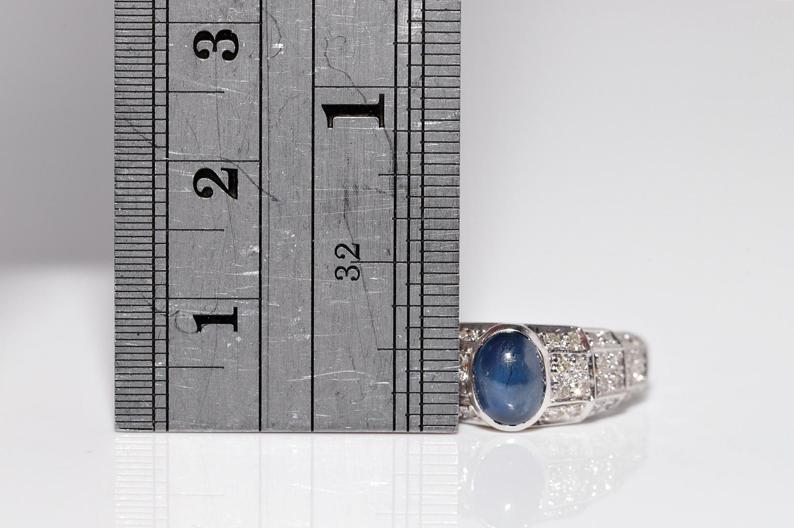 Vintage Circa 1980s 18k Gold Natural Diamond And Cabochon Cut  Sapphire Ring For Sale 5