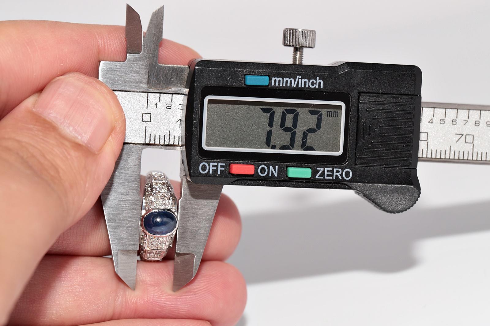 Vintage Circa 1980s 18k Gold Natural Diamond And Cabochon Cut  Sapphire Ring For Sale 6