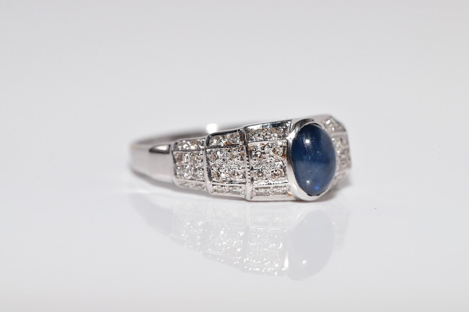 Vintage Circa 1980s 18k Gold Natural Diamond And Cabochon Cut  Sapphire Ring For Sale 7