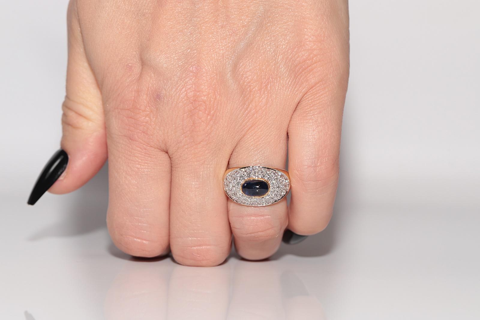 Vintage Circa 1980s 18k Gold Natural Diamond And Cabochon Cut Sapphire Ring For Sale 8