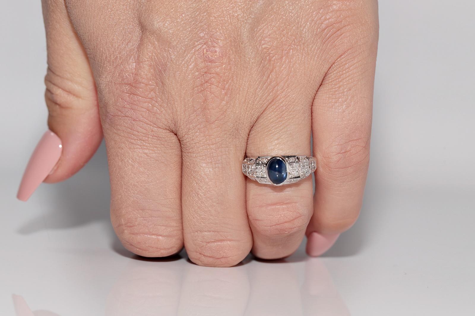 Vintage Circa 1980s 18k Gold Natural Diamond And Cabochon Cut  Sapphire Ring For Sale 9