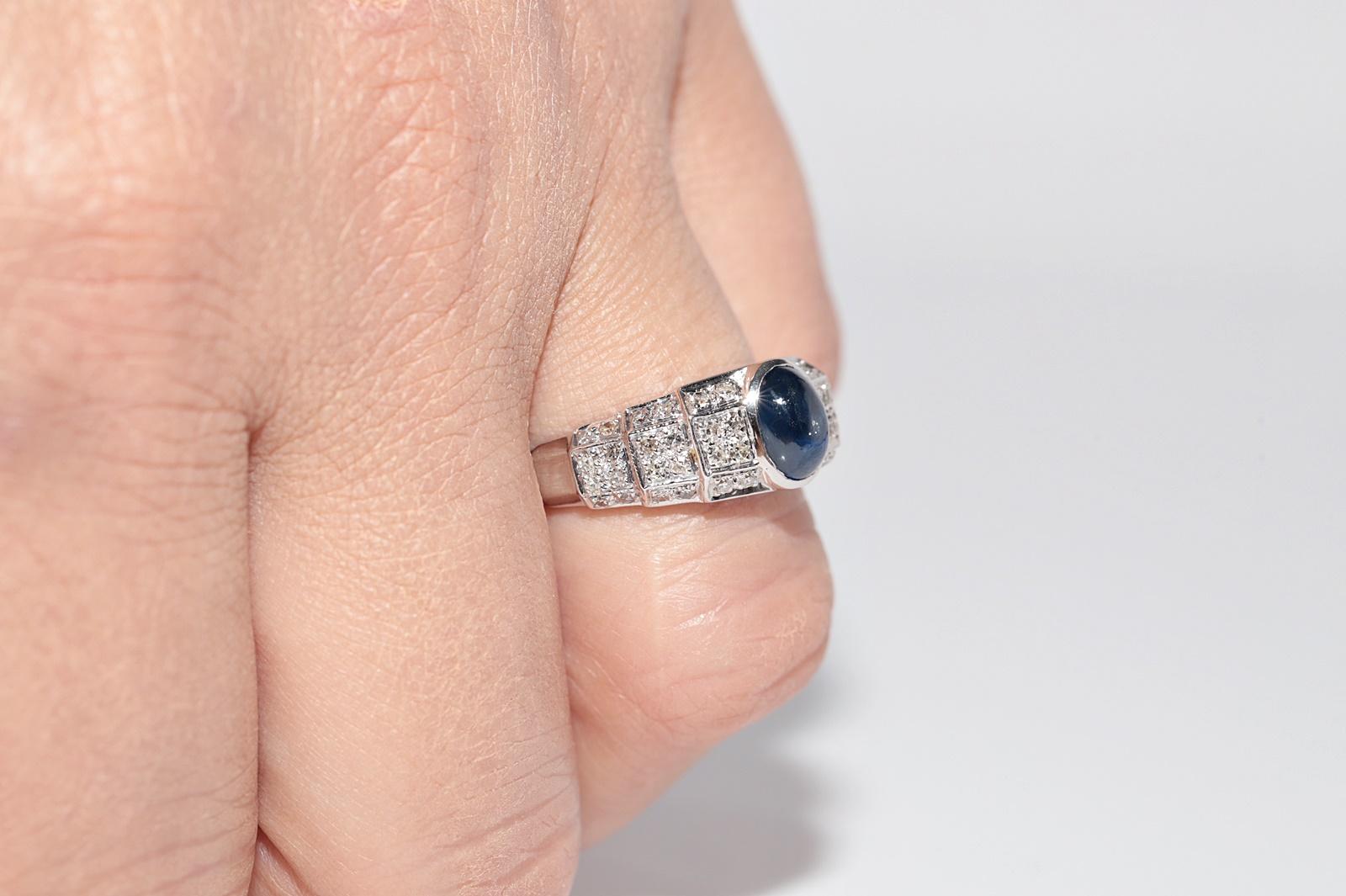 Vintage Circa 1980s 18k Gold Natural Diamond And Cabochon Cut  Sapphire Ring For Sale 11