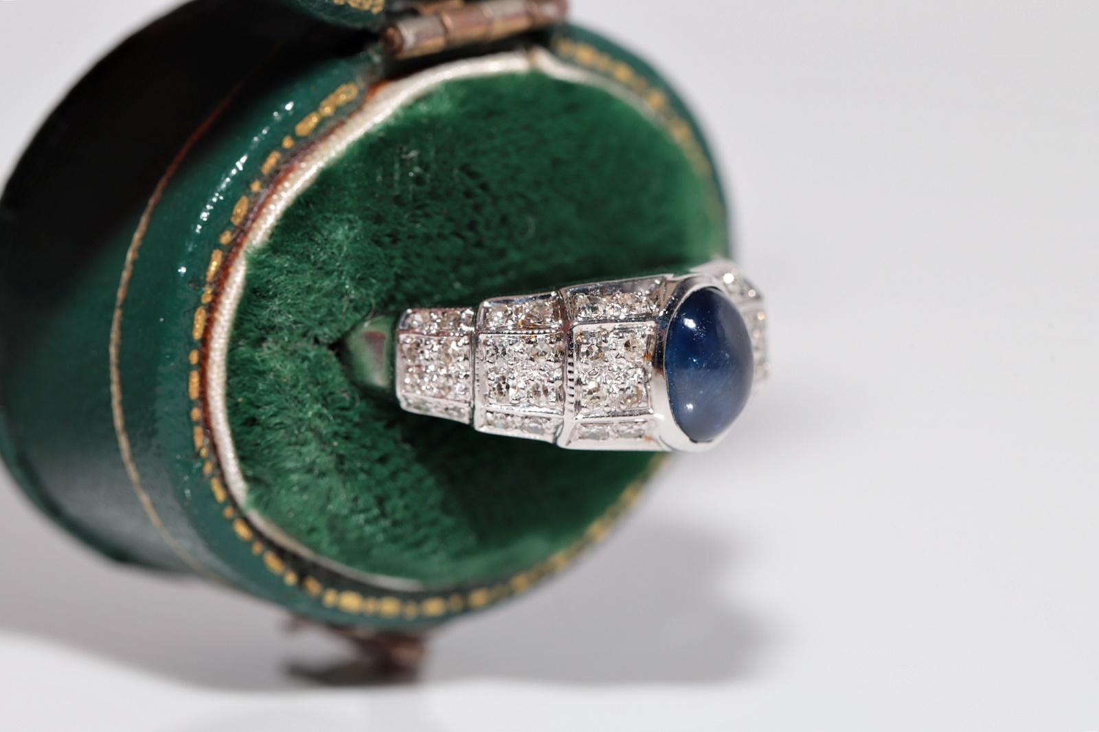 Retro Vintage Circa 1980s 18k Gold Natural Diamond And Cabochon Cut  Sapphire Ring For Sale