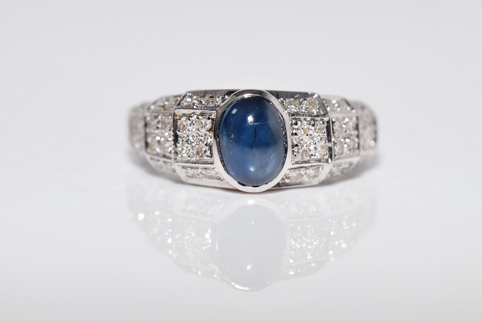 Brilliant Cut Vintage Circa 1980s 18k Gold Natural Diamond And Cabochon Cut  Sapphire Ring For Sale
