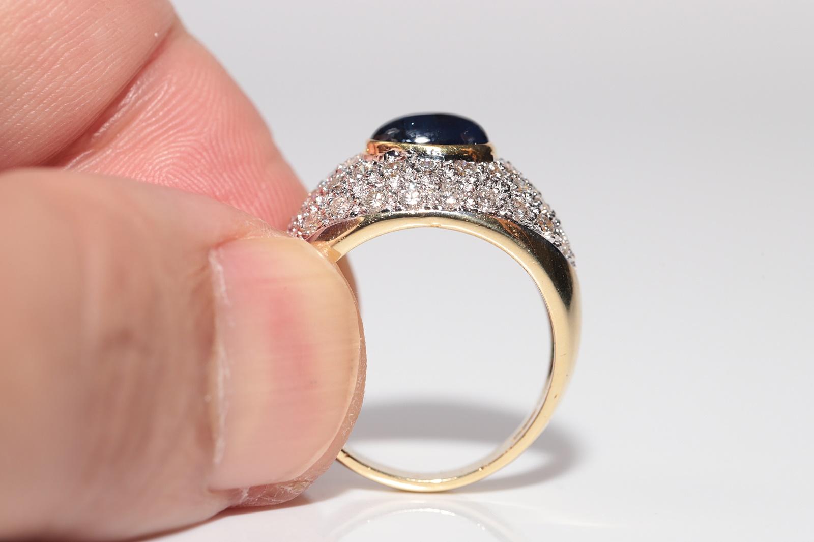 Vintage Circa 1980s 18k Gold Natural Diamond And Cabochon Cut Sapphire Ring For Sale 1