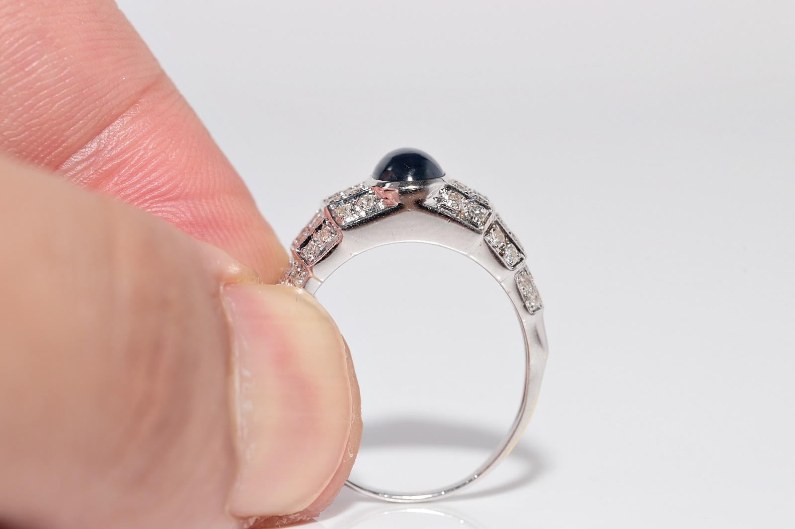 Vintage Circa 1980s 18k Gold Natural Diamond And Cabochon Cut  Sapphire Ring For Sale 1