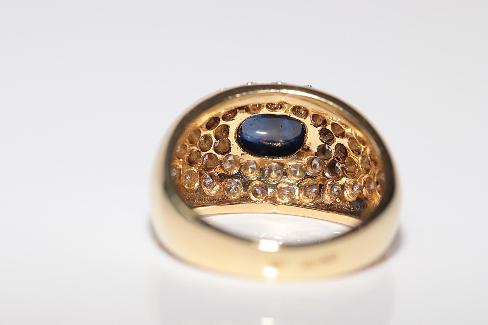 Vintage Circa 1980s 18k Gold Natural Diamond And Cabochon Cut Sapphire Ring For Sale 2