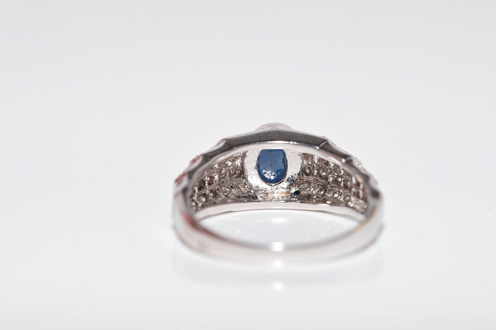 Vintage Circa 1980s 18k Gold Natural Diamond And Cabochon Cut  Sapphire Ring For Sale 2