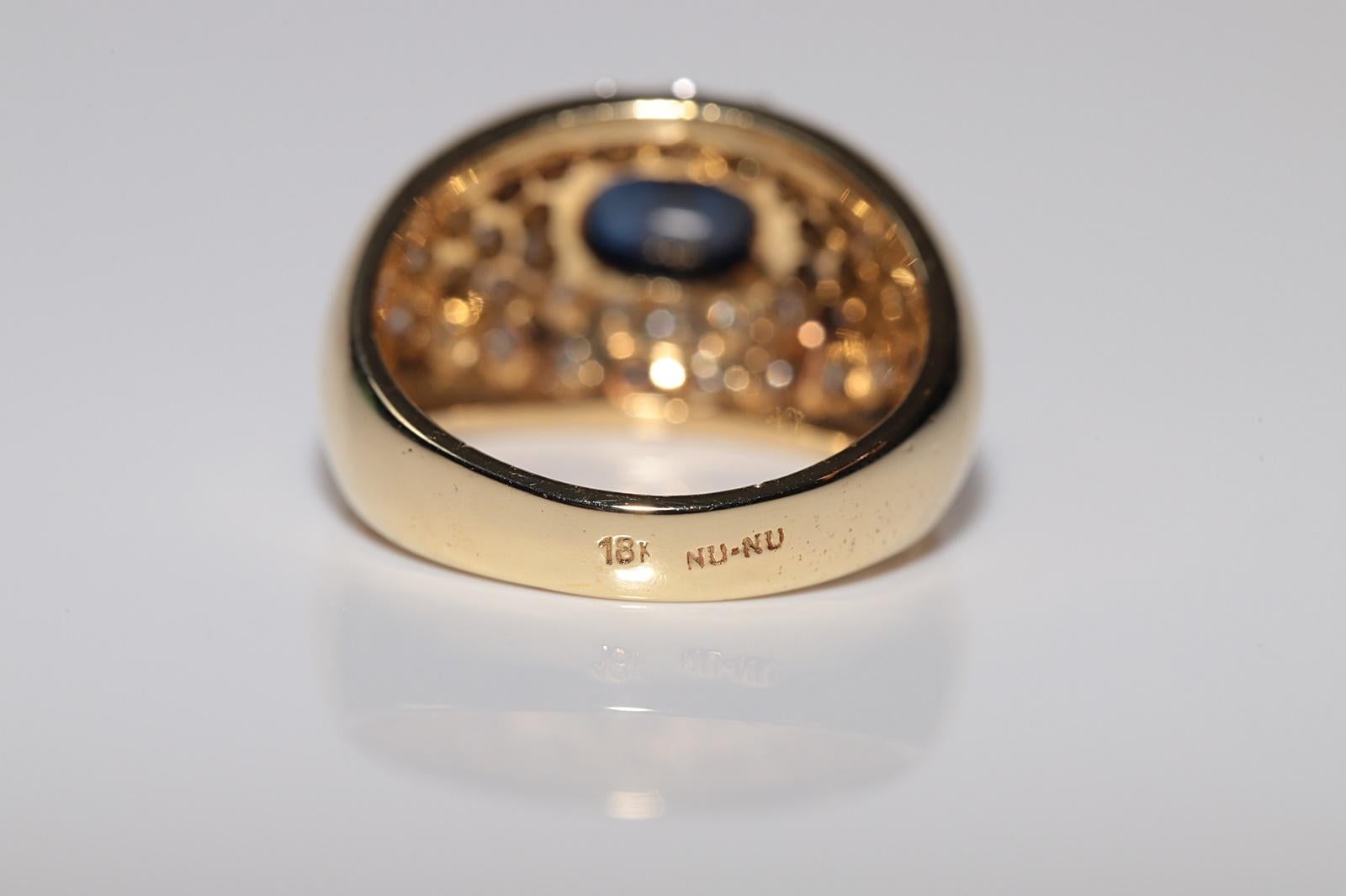 Vintage Circa 1980s 18k Gold Natural Diamond And Cabochon Cut Sapphire Ring For Sale 3