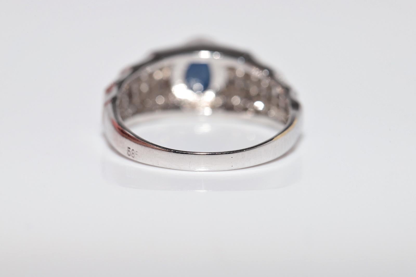 Vintage Circa 1980s 18k Gold Natural Diamond And Cabochon Cut  Sapphire Ring For Sale 3