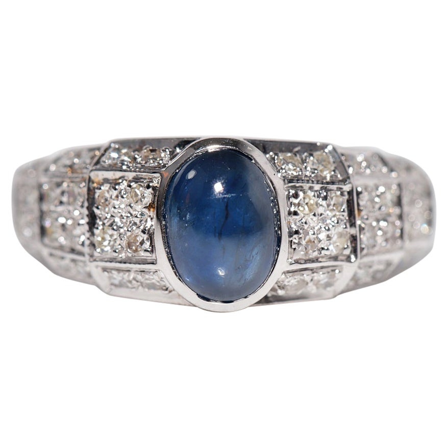 Vintage Circa 1980s 18k Gold Natural Diamond And Cabochon Cut  Sapphire Ring For Sale