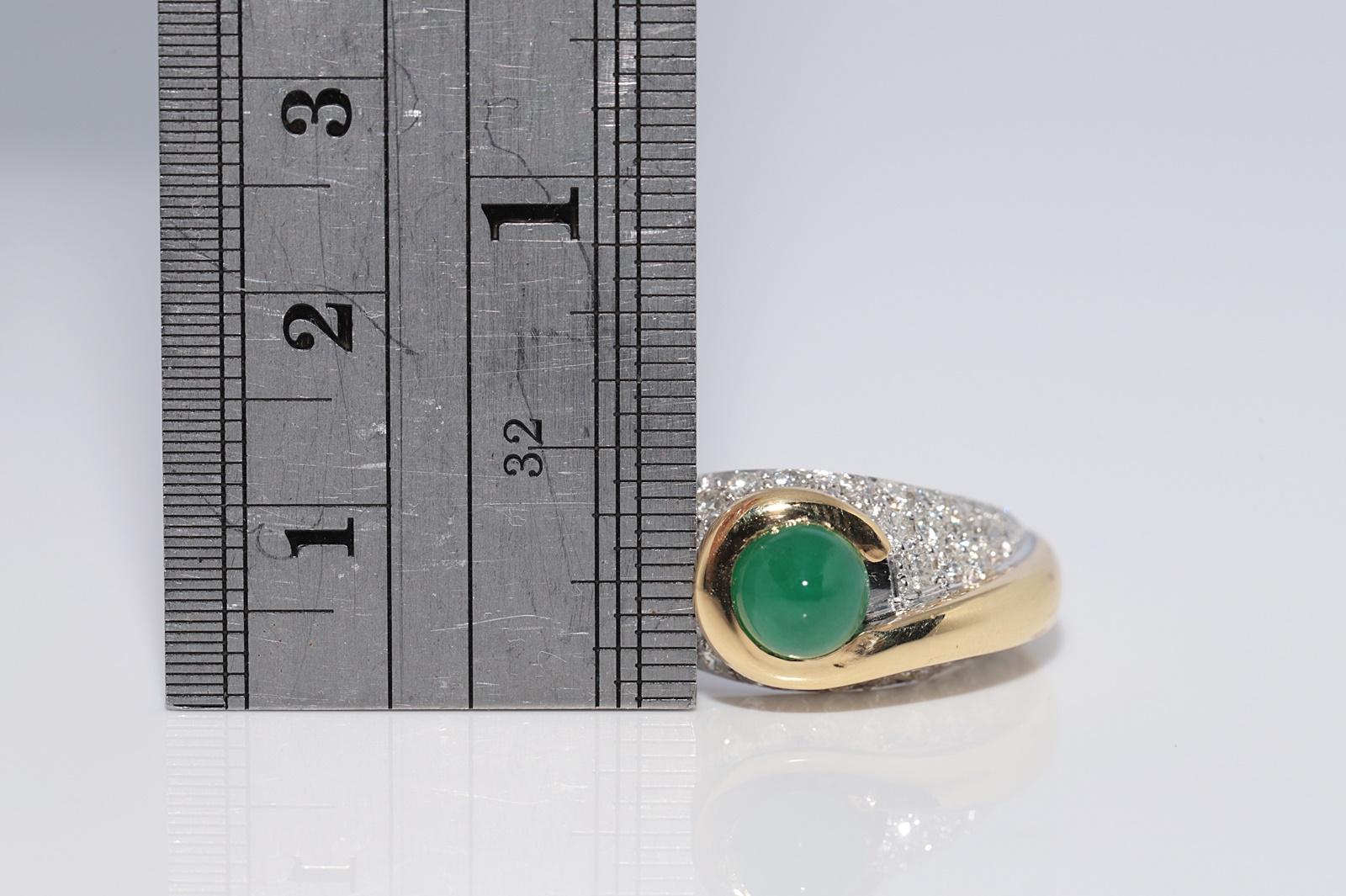 Vintage CIRCA 1980er Jahre 18k Gold natürlichen Diamanten und Cabochon Smaragd geschmückt Ring im Angebot 4