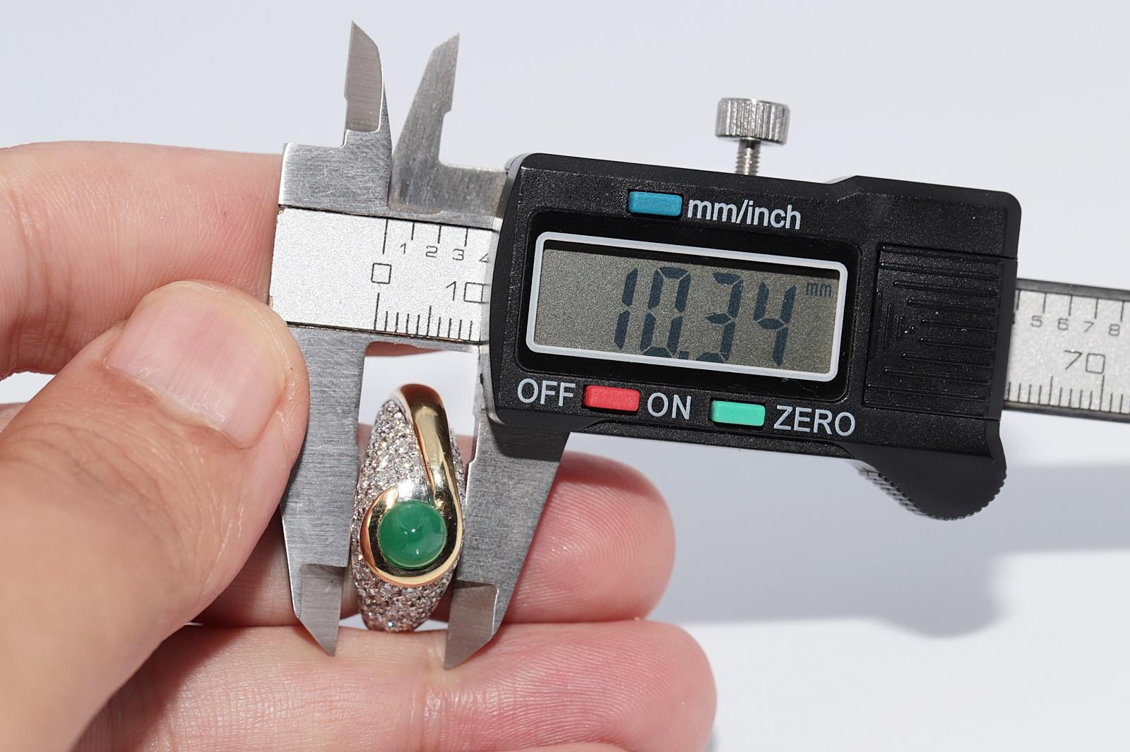 Vintage CIRCA 1980er Jahre 18k Gold natürlichen Diamanten und Cabochon Smaragd geschmückt Ring im Angebot 5