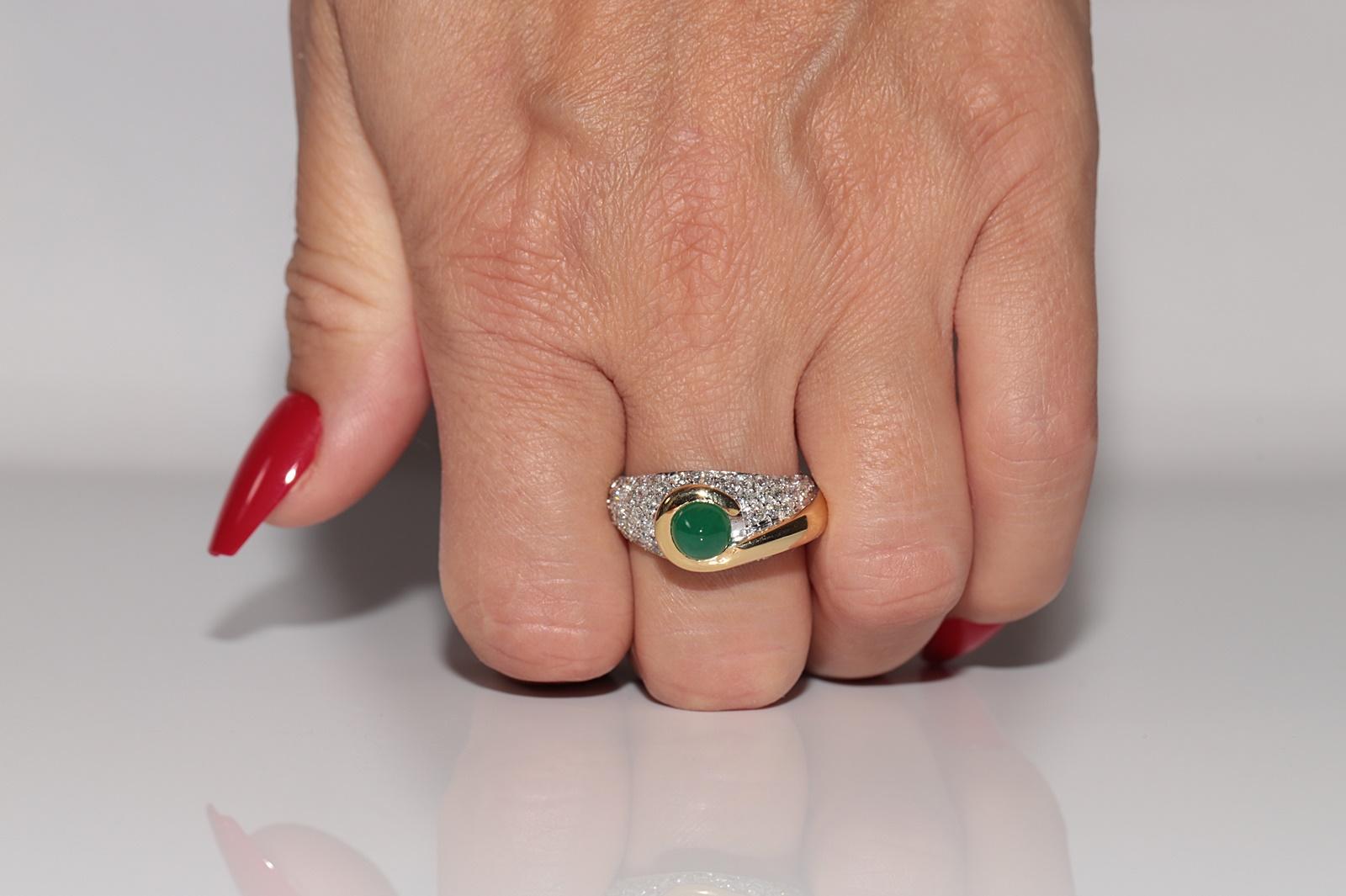 Vintage CIRCA 1980er Jahre 18k Gold natürlichen Diamanten und Cabochon Smaragd geschmückt Ring im Angebot 8