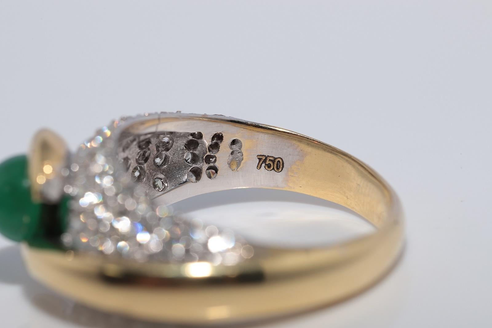 Vintage CIRCA 1980er Jahre 18k Gold natürlichen Diamanten und Cabochon Smaragd geschmückt Ring im Angebot 3