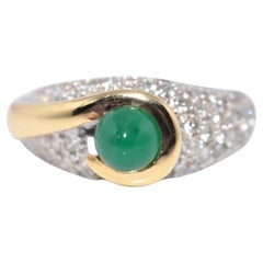 Vintage Circa 1980s 18k Gold Natural Diamond And Cabochon Emerald Decorated Ring