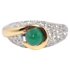 Vintage Circa 1980s 18k Gold Natural Diamond And Cabochon Emerald Decorated Ring