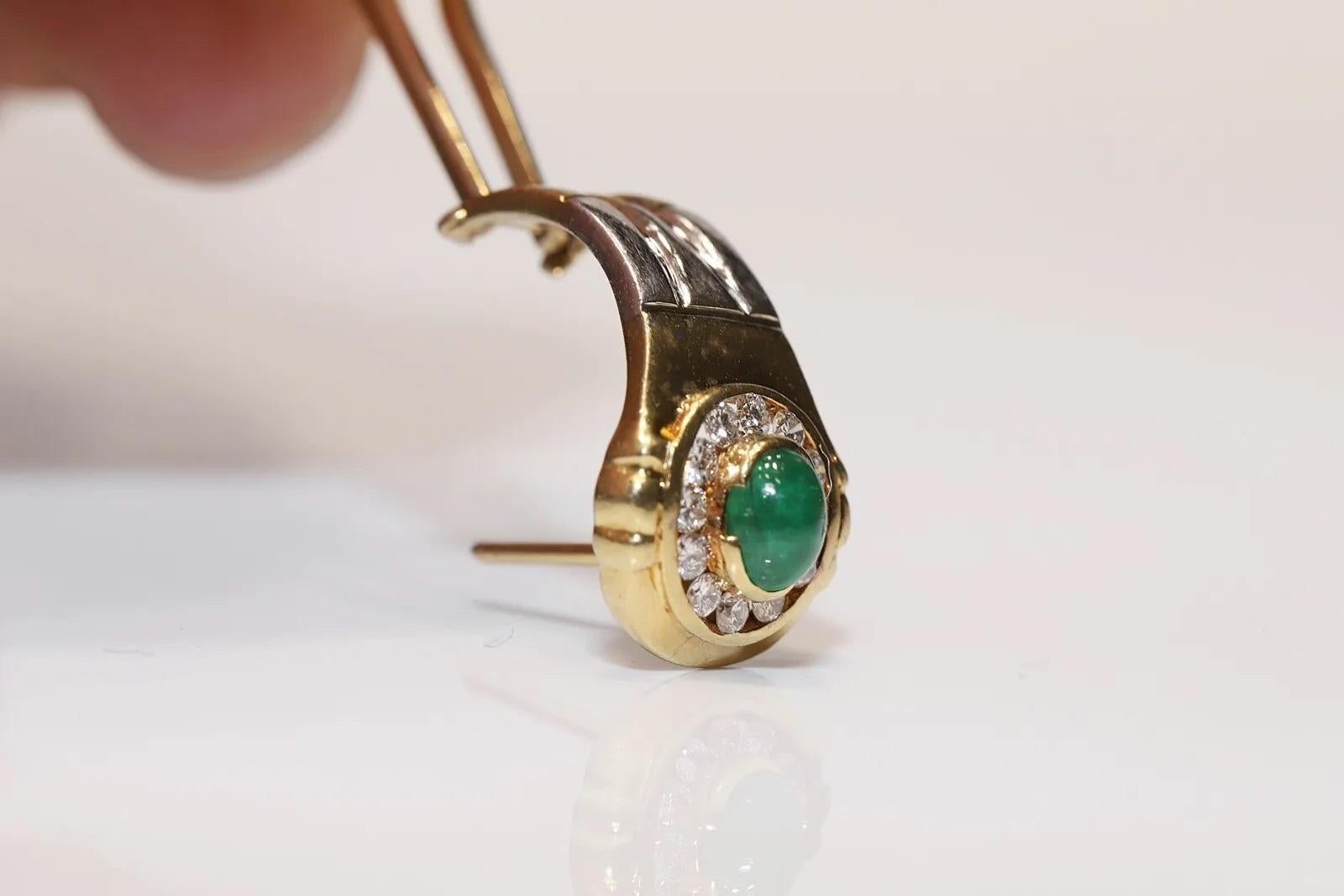 Retro Vintage Circa 1980s 18k Gold Natural Diamond And Cabochon Emerald Earring For Sale