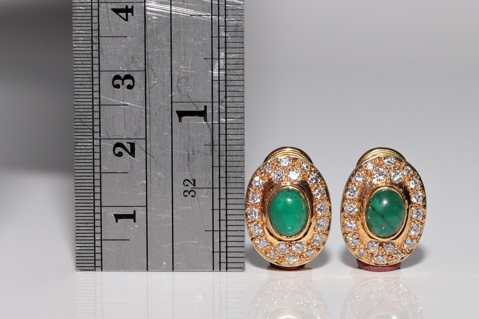 Retro Vintage Circa 1980s 18k Gold Natural Diamond And Cabochon Emerald Earring For Sale